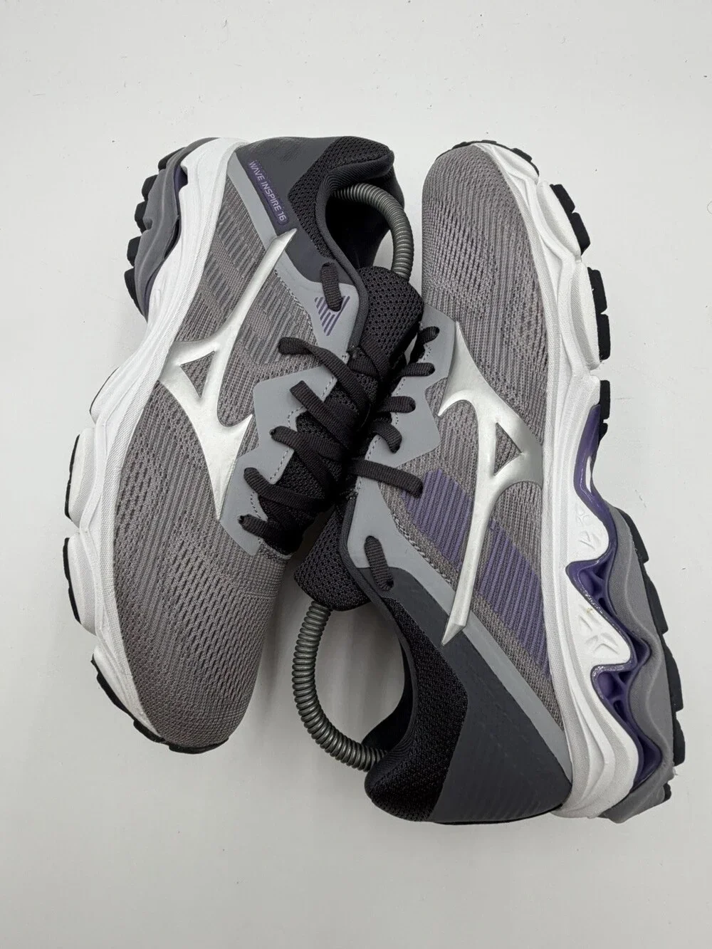 Mizuno Wave Inspire 16 Women's Size 10 Running Shoes Gray Silver Purple Mesh